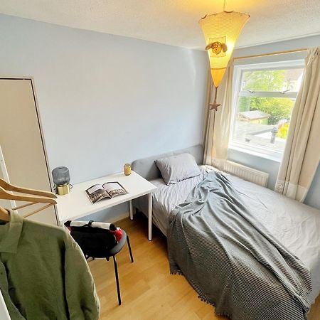 Cozy Sunlit Room In West London Yiewsley Exterior photo