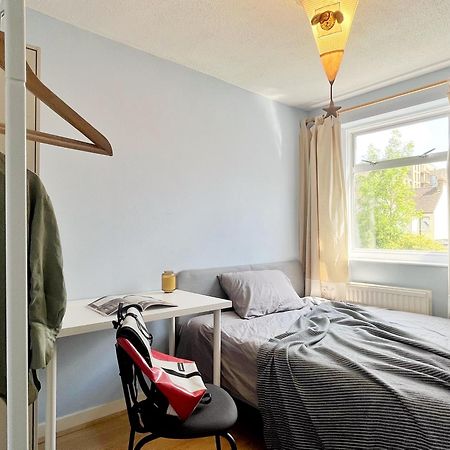 Cozy Sunlit Room In West London Yiewsley Exterior photo