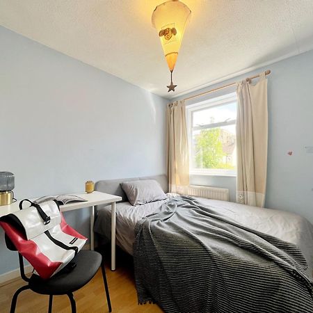 Cozy Sunlit Room In West London Yiewsley Exterior photo