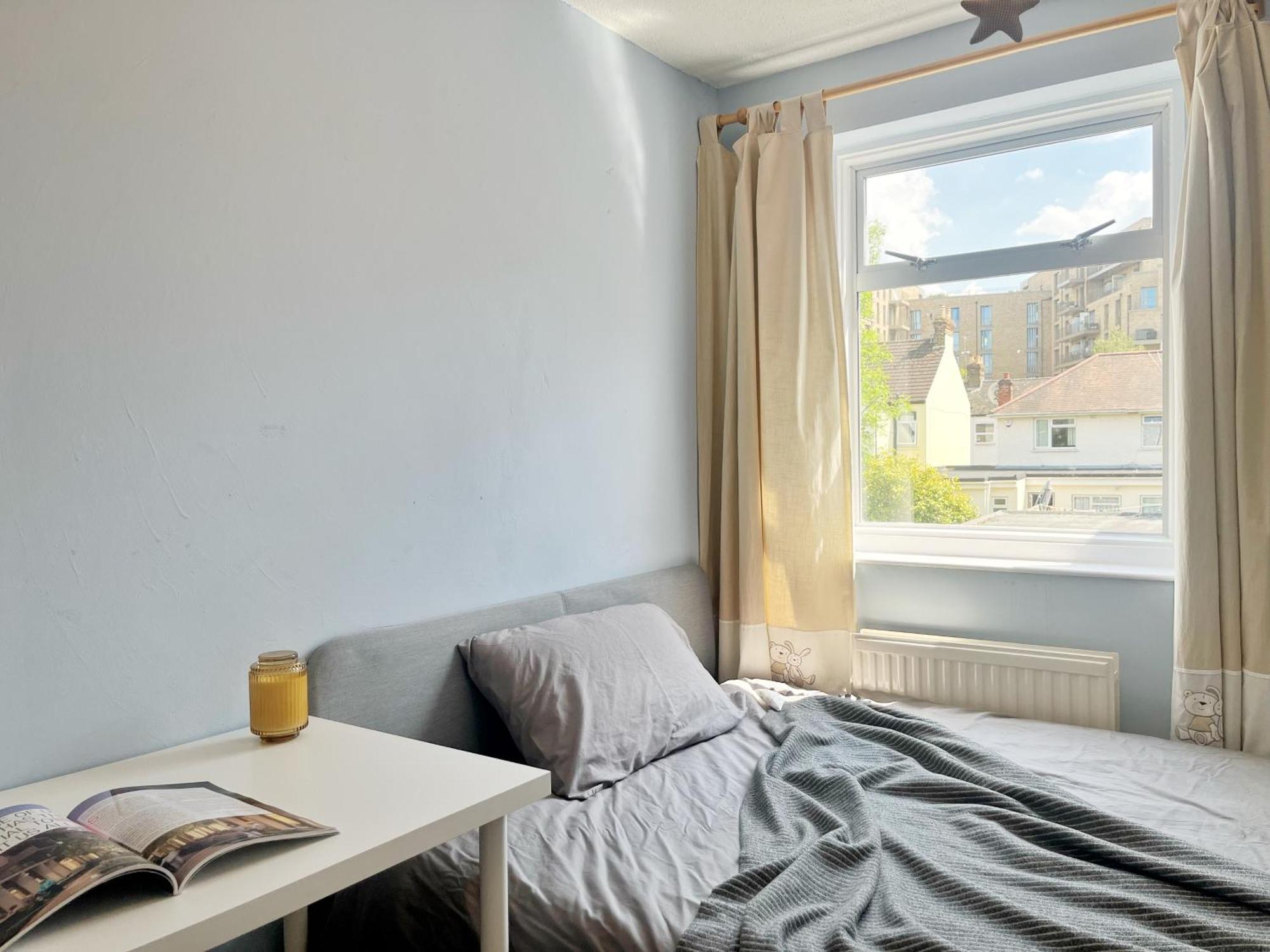 Cozy Sunlit Room In West London Yiewsley Exterior photo